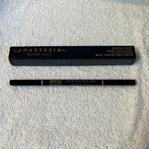 NIB Anastasia Beverly Hills Brow Wiz in medium brown